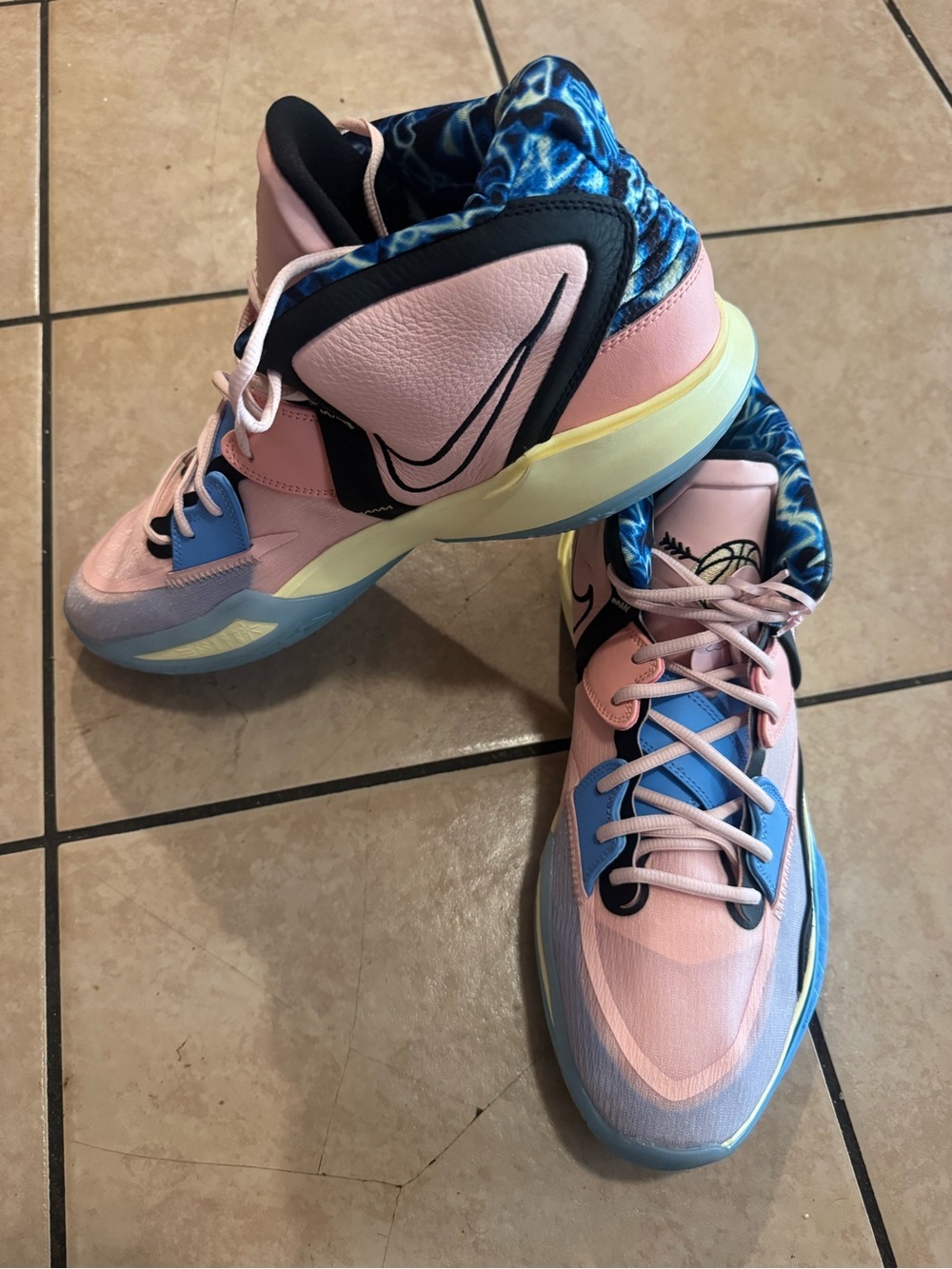 Nike Pink and Blue Men’s Athletic Basketball Shoes - Picture 4 of 11